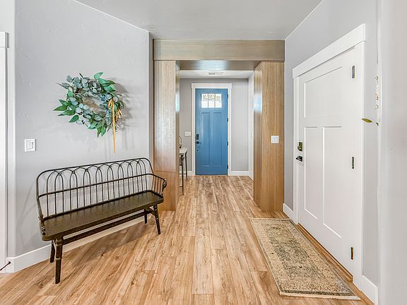 3rd image of 862 W Crystal Cir