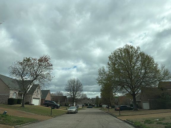 4th image of 200 Magnolia Garden Ln