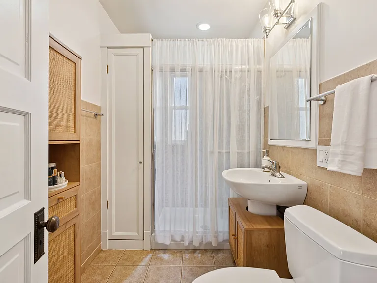 3541 N Oakley Ave #2 — Photo 7