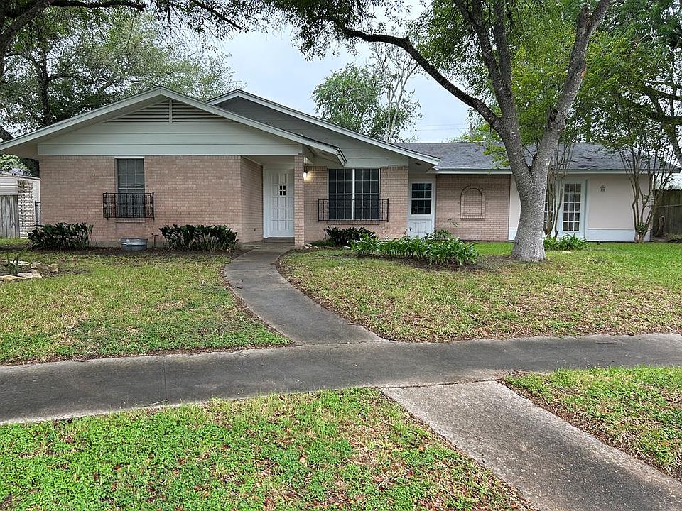 1403 Kingfisher Dr, Beeville, TX 78102 Zillow