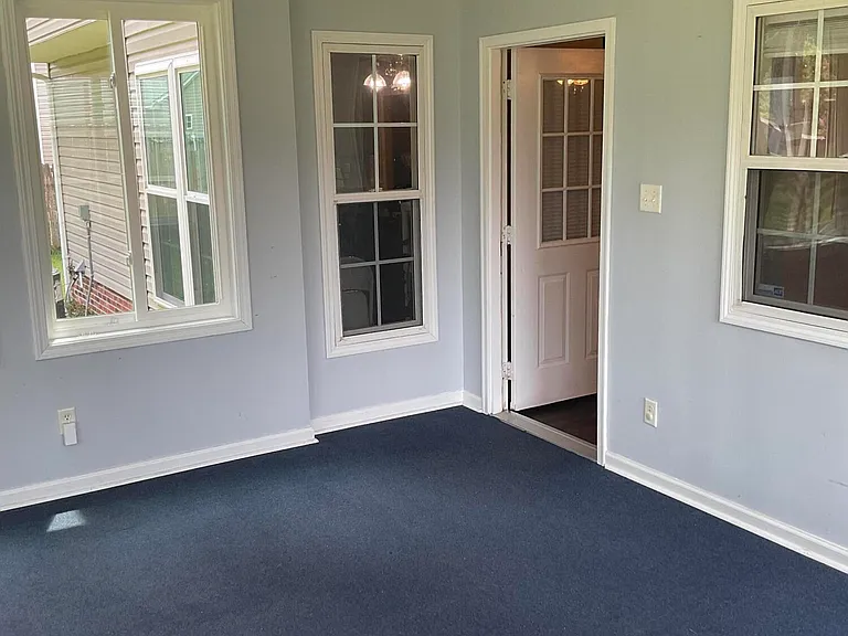 529 Raintree Rd — Photo 8