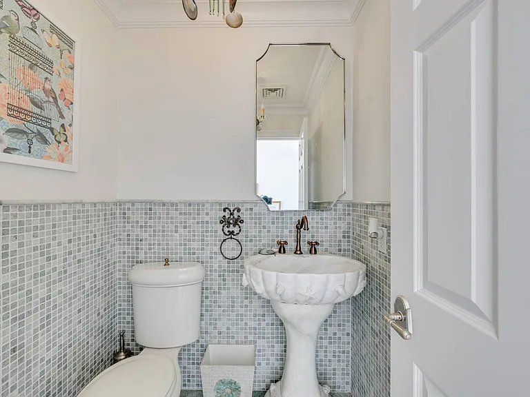 881 Dune Rd — Photo 14