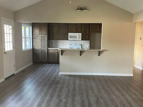 704 Hillcrest Dr, Medford, OK 73759