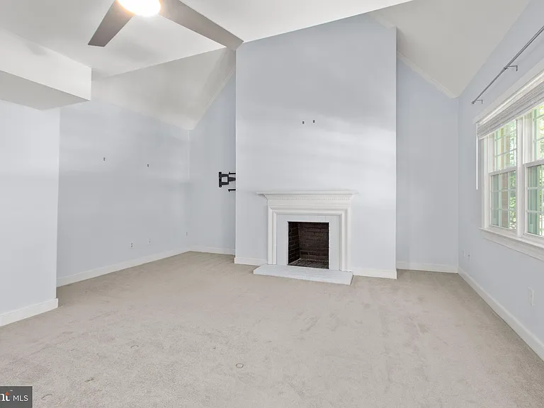 1011 Charles St #C — Photo 27