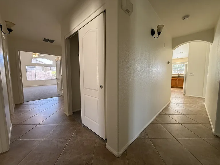 9587 W Seldon Ln — Photo 13