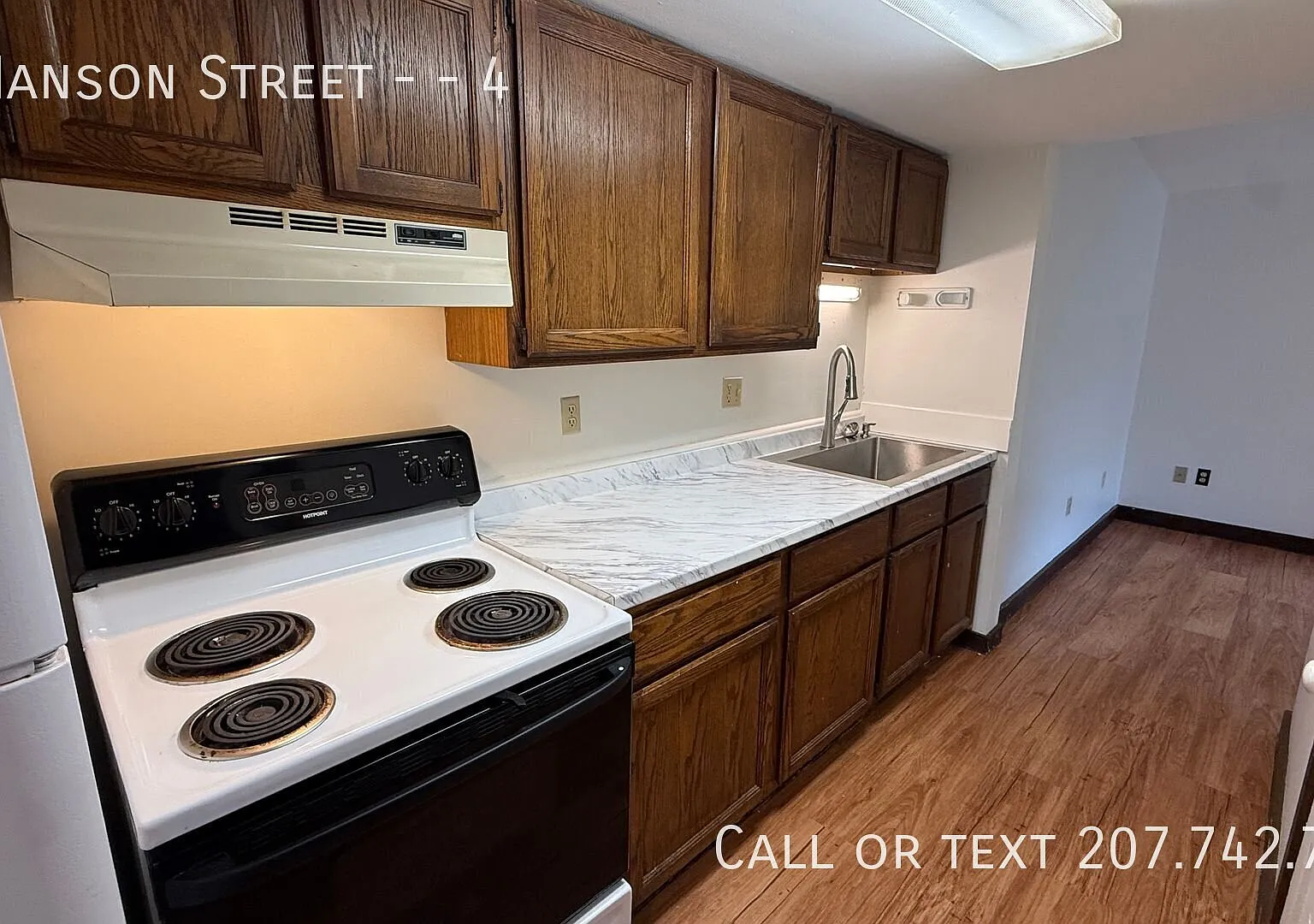 Large 1 Bedroom 2nd Floor Apartment Close to Downtown...Heat Included! — Photo 3