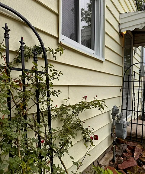 1121 E Madison St — Photo 11