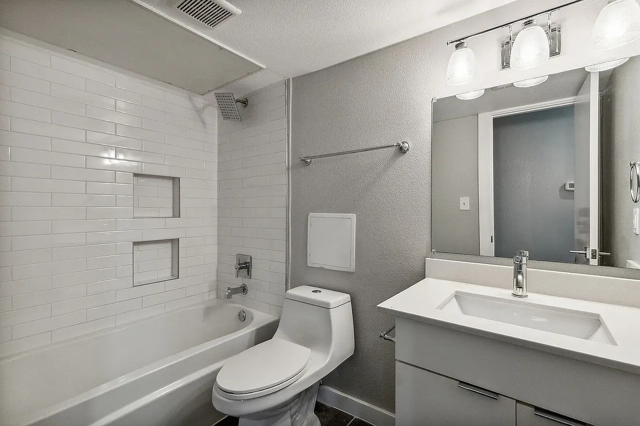 Junius Place Apartments — Photo 2