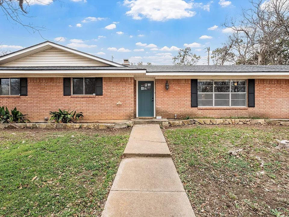 2208 Lake Forest Dr