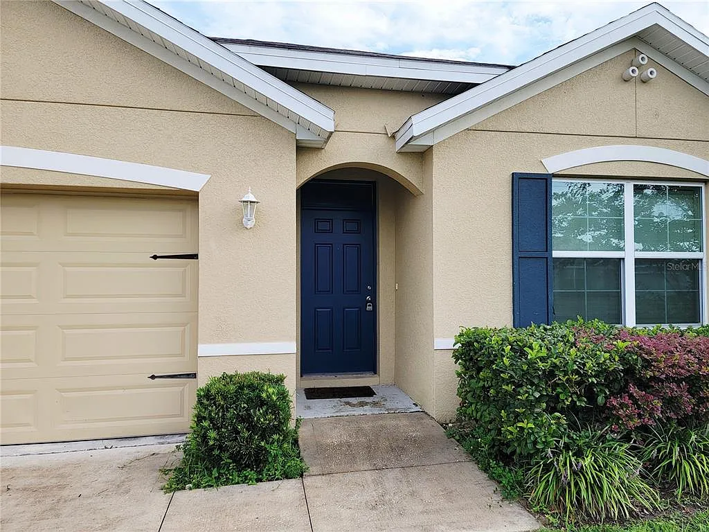 4 bed, 2.0 bath, 1824 sqft, $2,250 — Photo 2