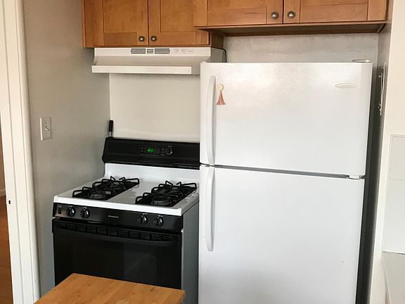 5th image of 444 Wilton Ave
