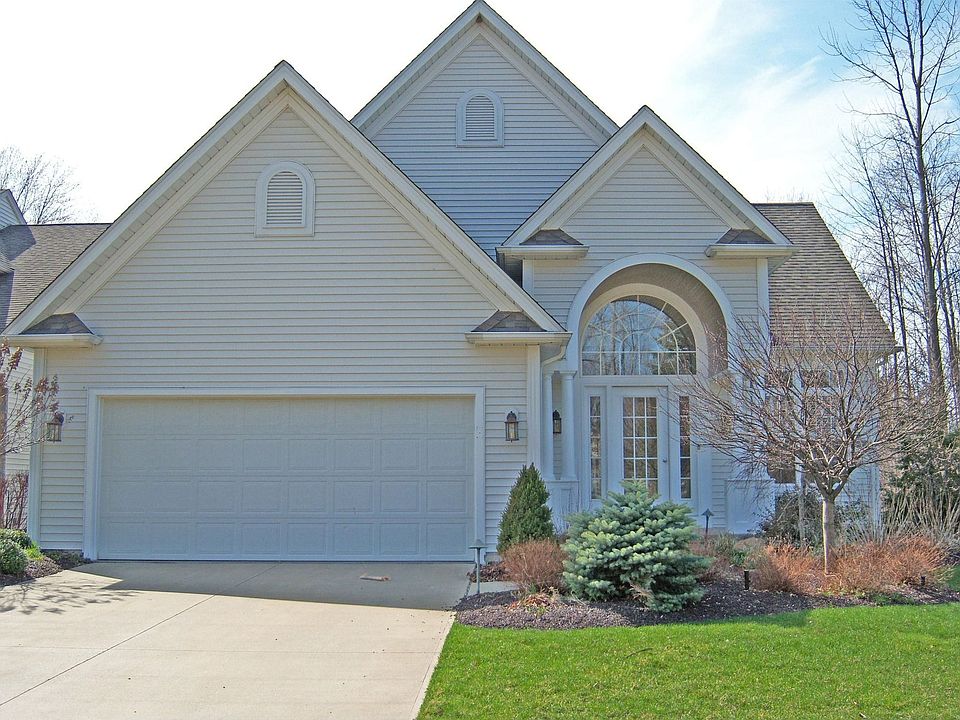Cluster with Beautiful Stone Deck! Backs to Private Pond Area!