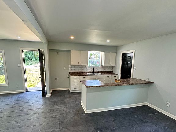 3rd image of 596 Delta Rd
