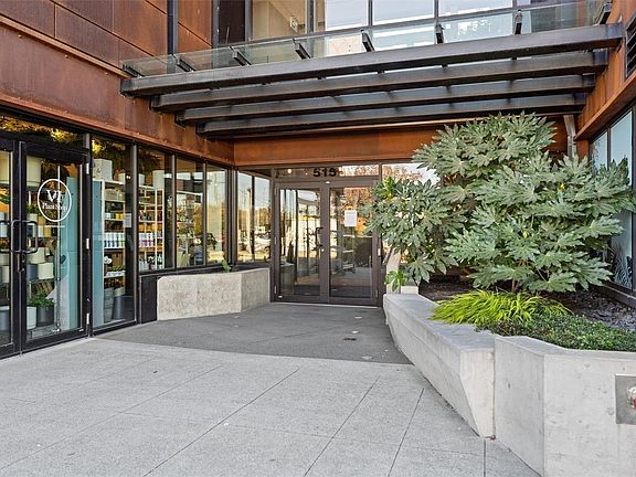 5th image of 515 Chatham St #306