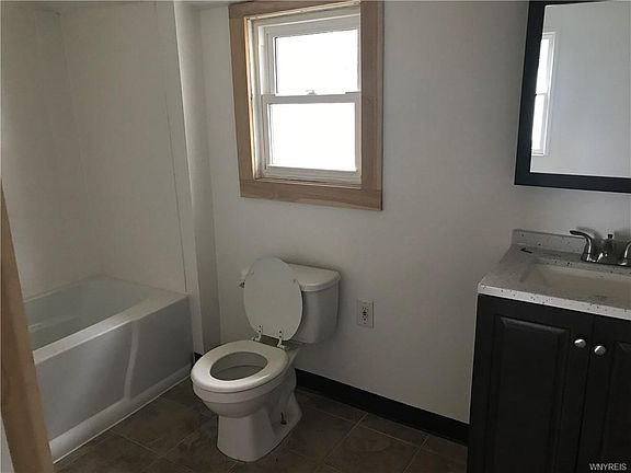 3rd image of 19 Empire St