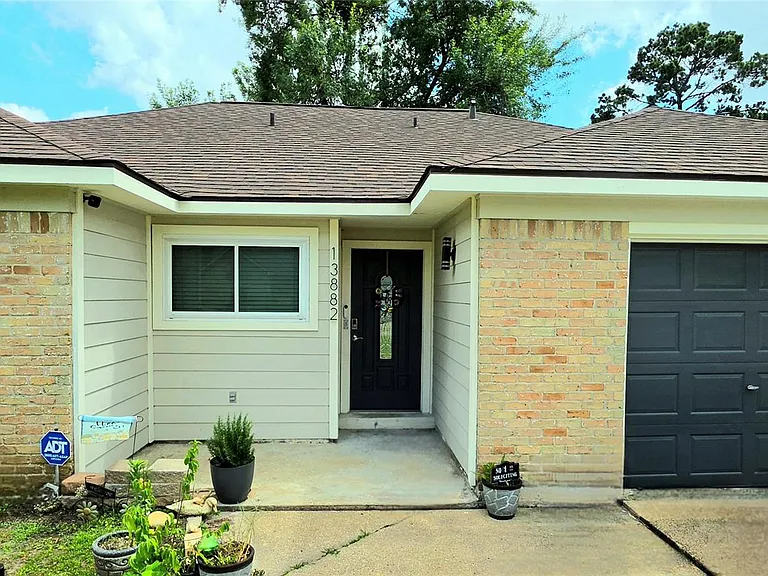 13882 Foxford Way — Photo 2