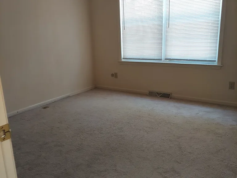 1456 Ashland Dr — Photo 4