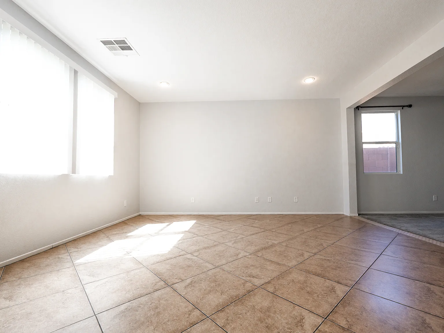 3 bed, 2.5 bath, 1853 sqft, $2,025 — Photo 4