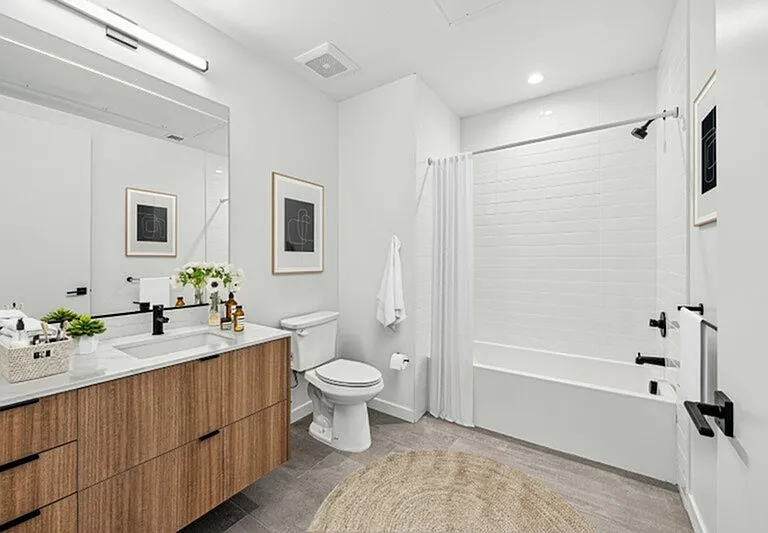 701 Hudson — Photo 14
