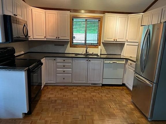 3rd image of 312 Robin Rd