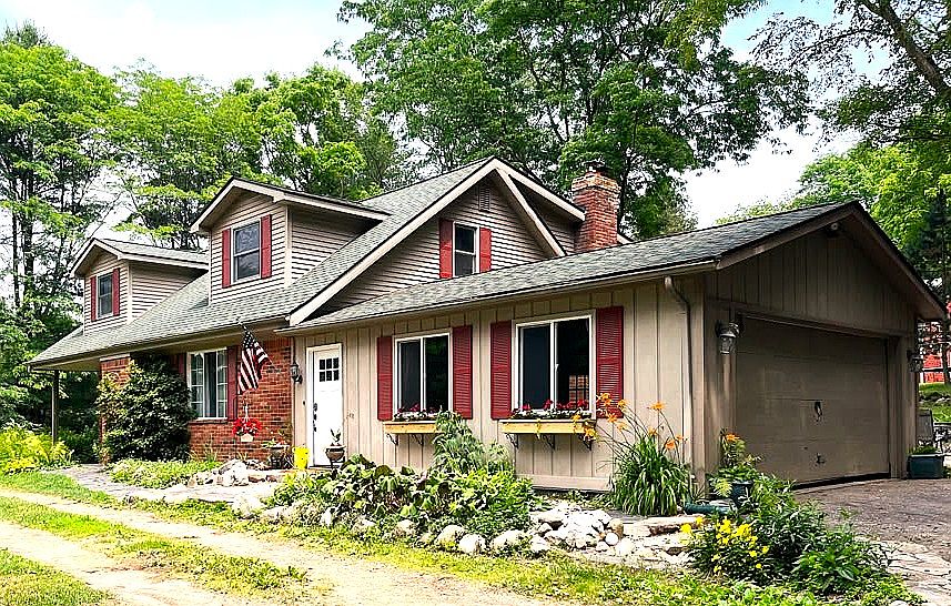 1st image of 8274 Ellis Rd