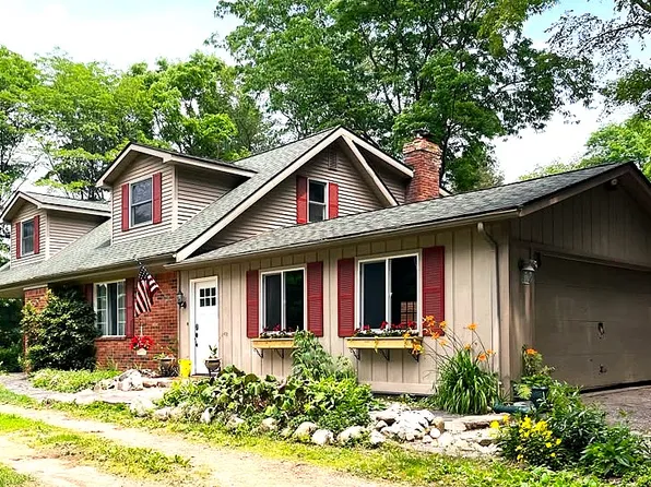 8274 Ellis Rd, Clarkston, MI 48348
