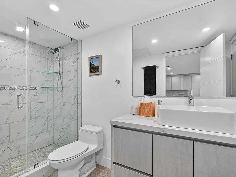 2301 Collins Ave #943 — Photo 6