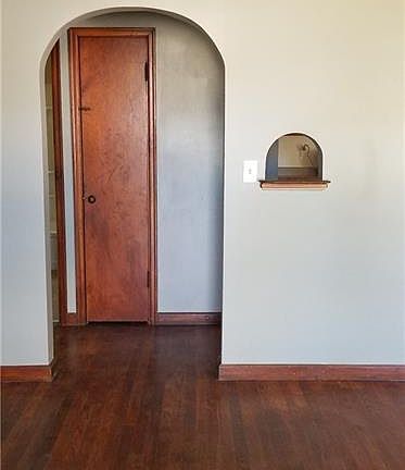 5th image of 221 S Vine St