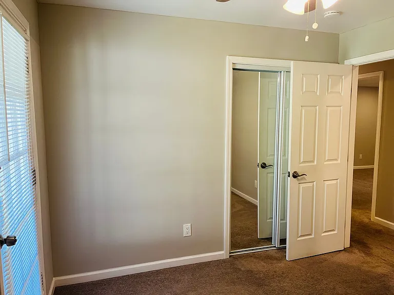 147 N Lake Dr — Photo 19