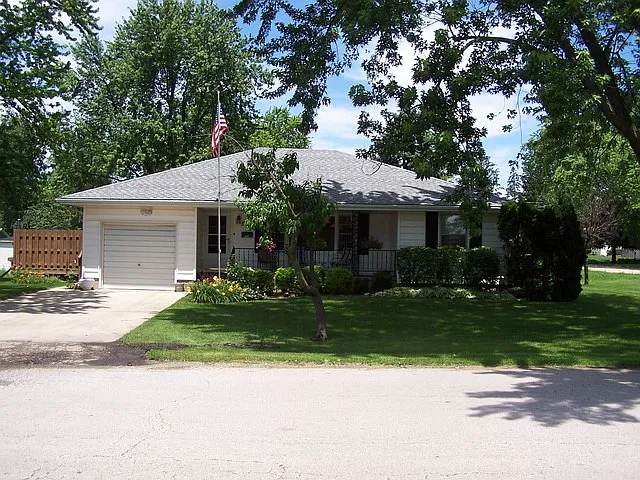 1525 5th Ave photo 1