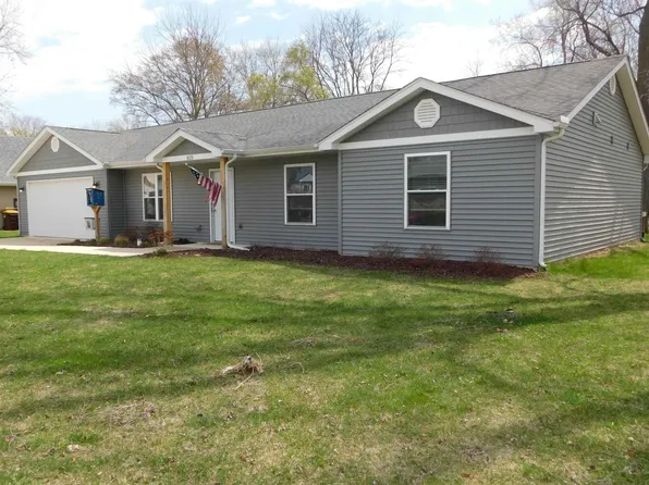 825 Marie Ave, Machesney Park, IL 61115