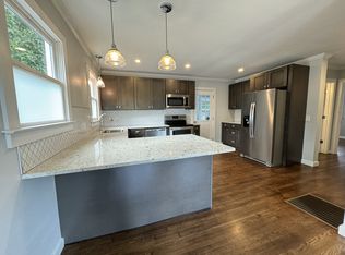 6 Pleasant Ridge Ave, Greenville, SC 29605