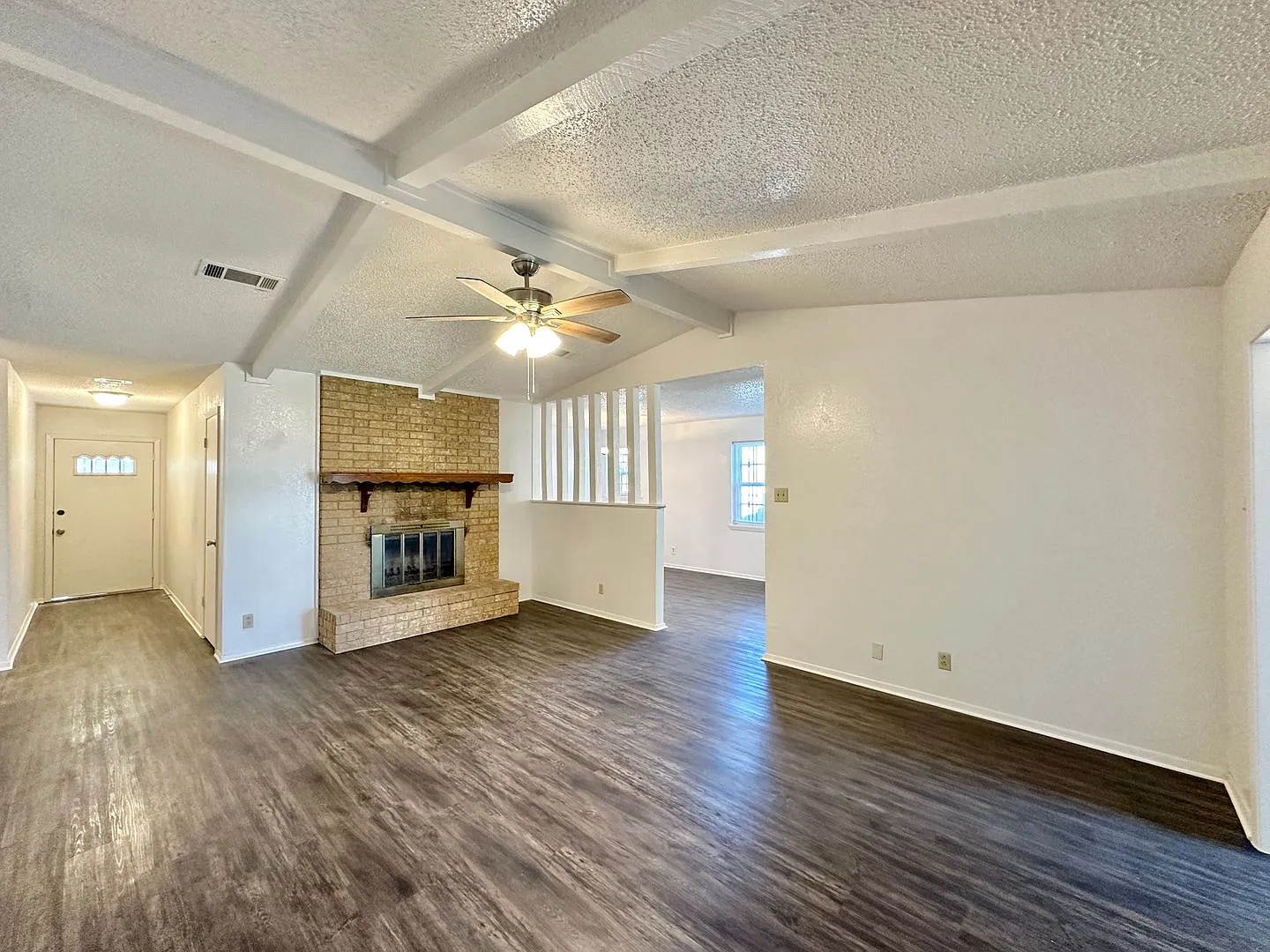 1501 Farhills Dr — Photo 3