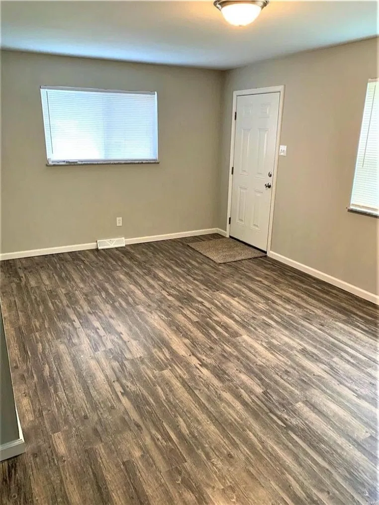 2 bed, 1100 sqft, $1,200 — Photo 3