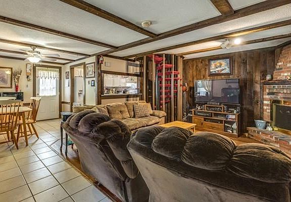 4th image of 394 Essex St APT 1