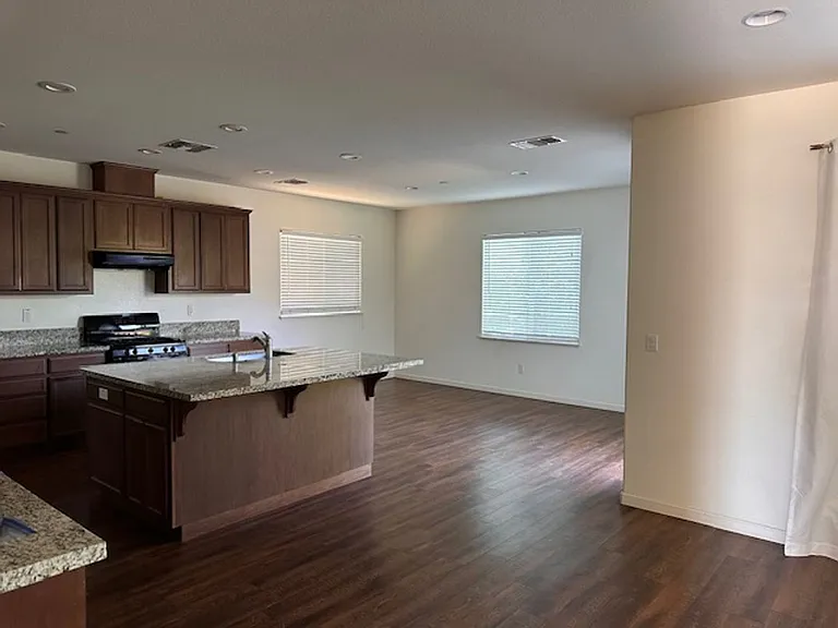 18281 Parkside Ct — Photo 5