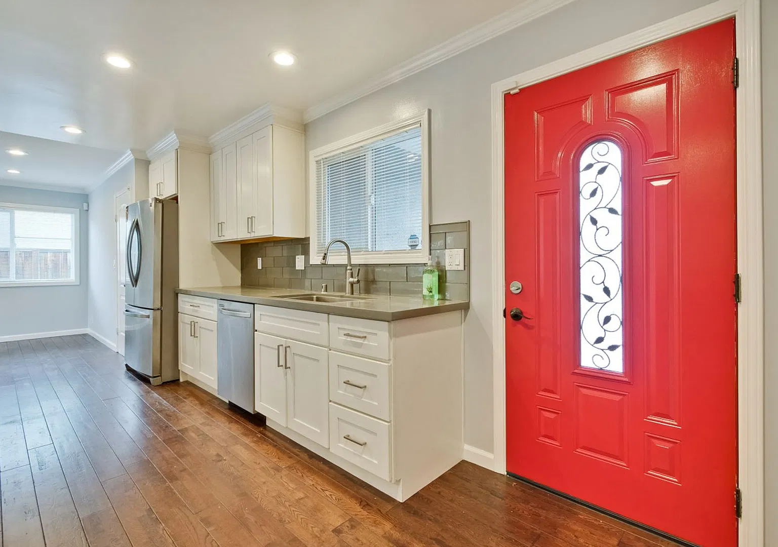 Excellent 4 bed 2 Bath Home! — Photo 3