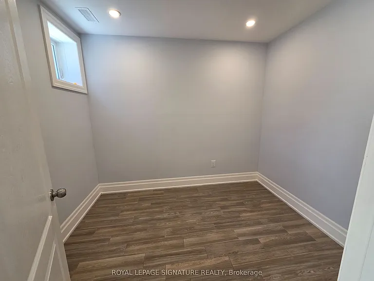 33 Ingleside Dr #LOWER — Photo 4