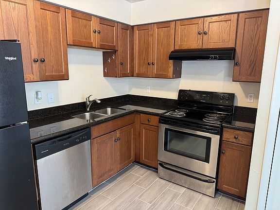 3rd image of 605 SE 2nd Pl APT 1