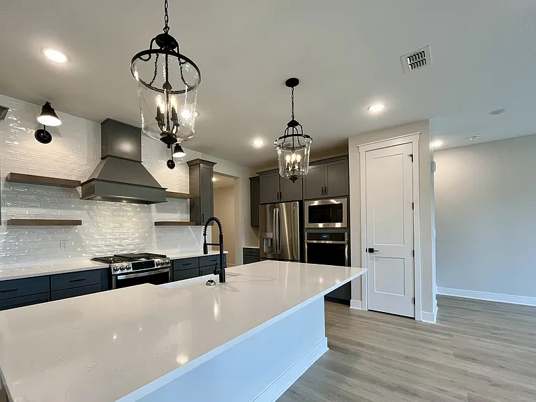 104 Myrtle Rd — Photo 1