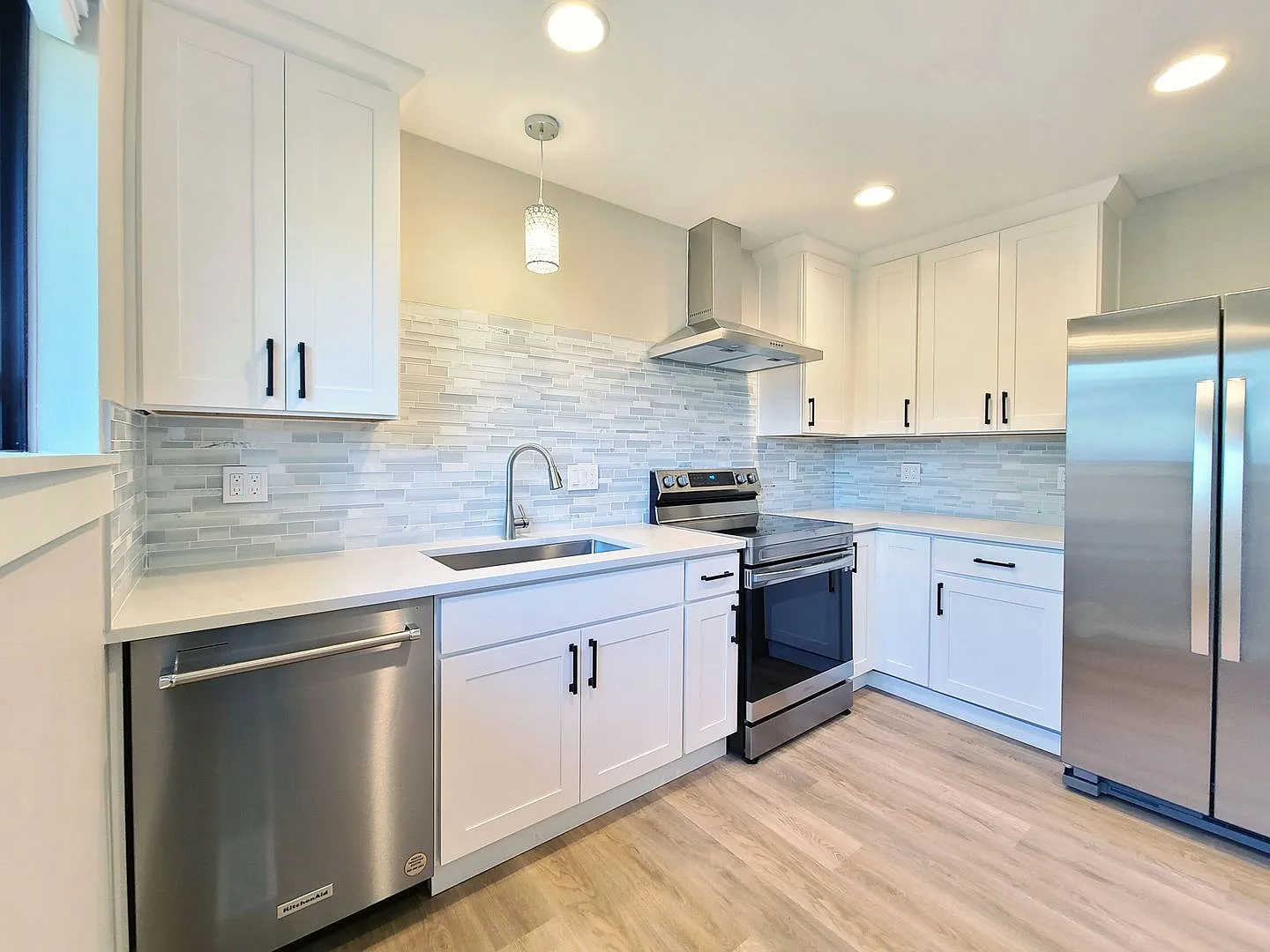 Completely Remodeled! Light Filled Rare Two-Level Duplex Walking Distance to Clinton, Division & ... — Photo 4