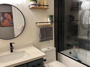 4043 W Desert Hollow Dr, Phoenix, AZ 85083