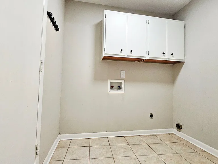 7490 Beverly Dr — Photo 9