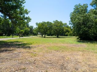 102 S 4th St, Bonham, TX 75418