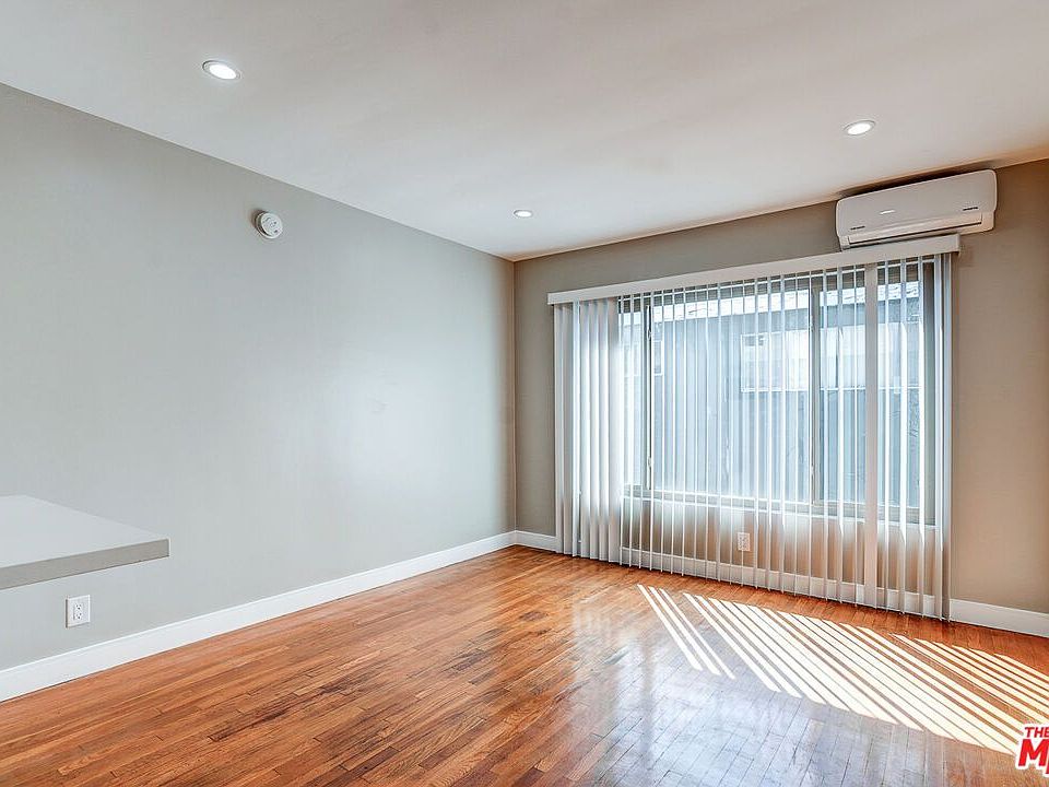 1st image of 925 N Curson Ave #8-1/2