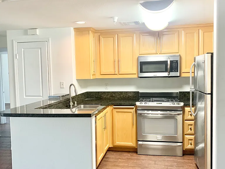 The Watermarque Apartments — Photo 56