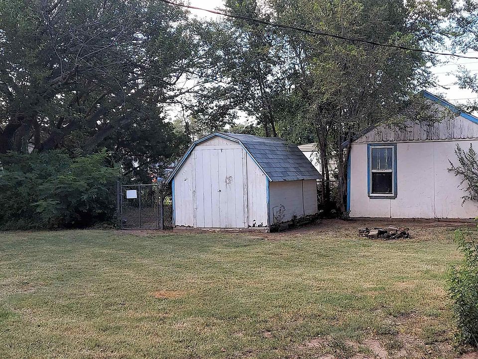 2nd image of 206 E Elm Ave