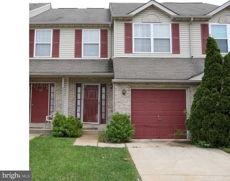 1st image of 17 Woodcrest Ct