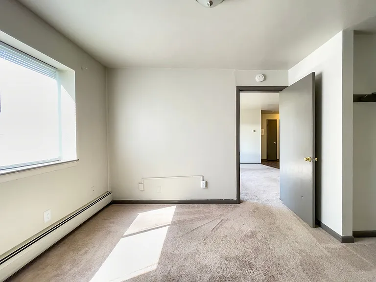 District on Riverside — Photo 9