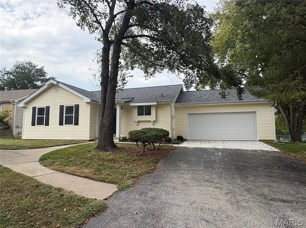 101 S Willow Grove Ct, Saint Peters, MO 63376